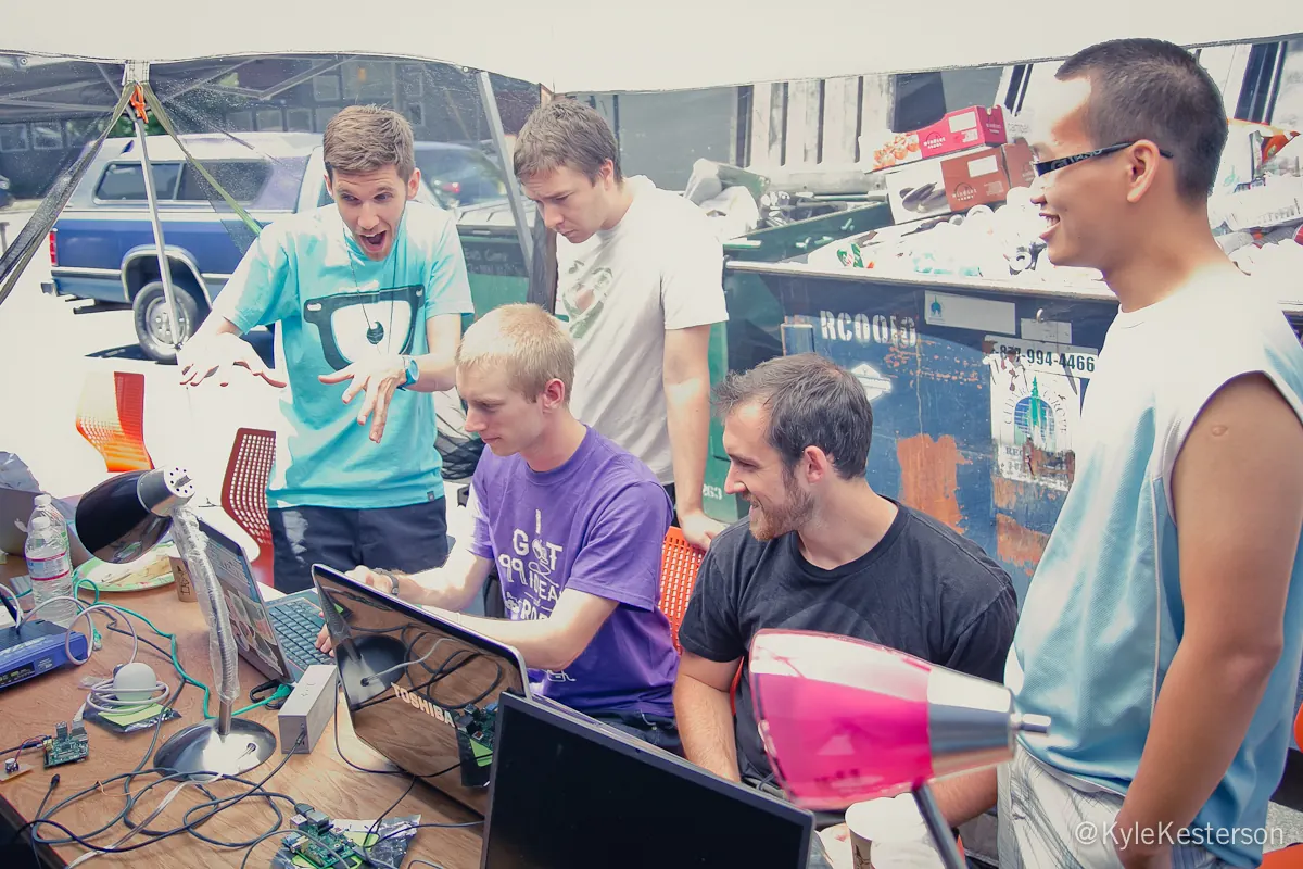 Startup Weekend Maker edition: a team testing on a laptop